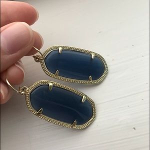Kendra Scott Elle earrings in navy blue